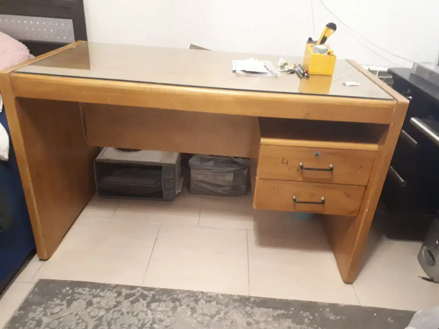 میز تحریر چوبی، ۶۰در۱۲۰، باشیشه|میز تحریر و کامپیوتر|آمل, |دیوار