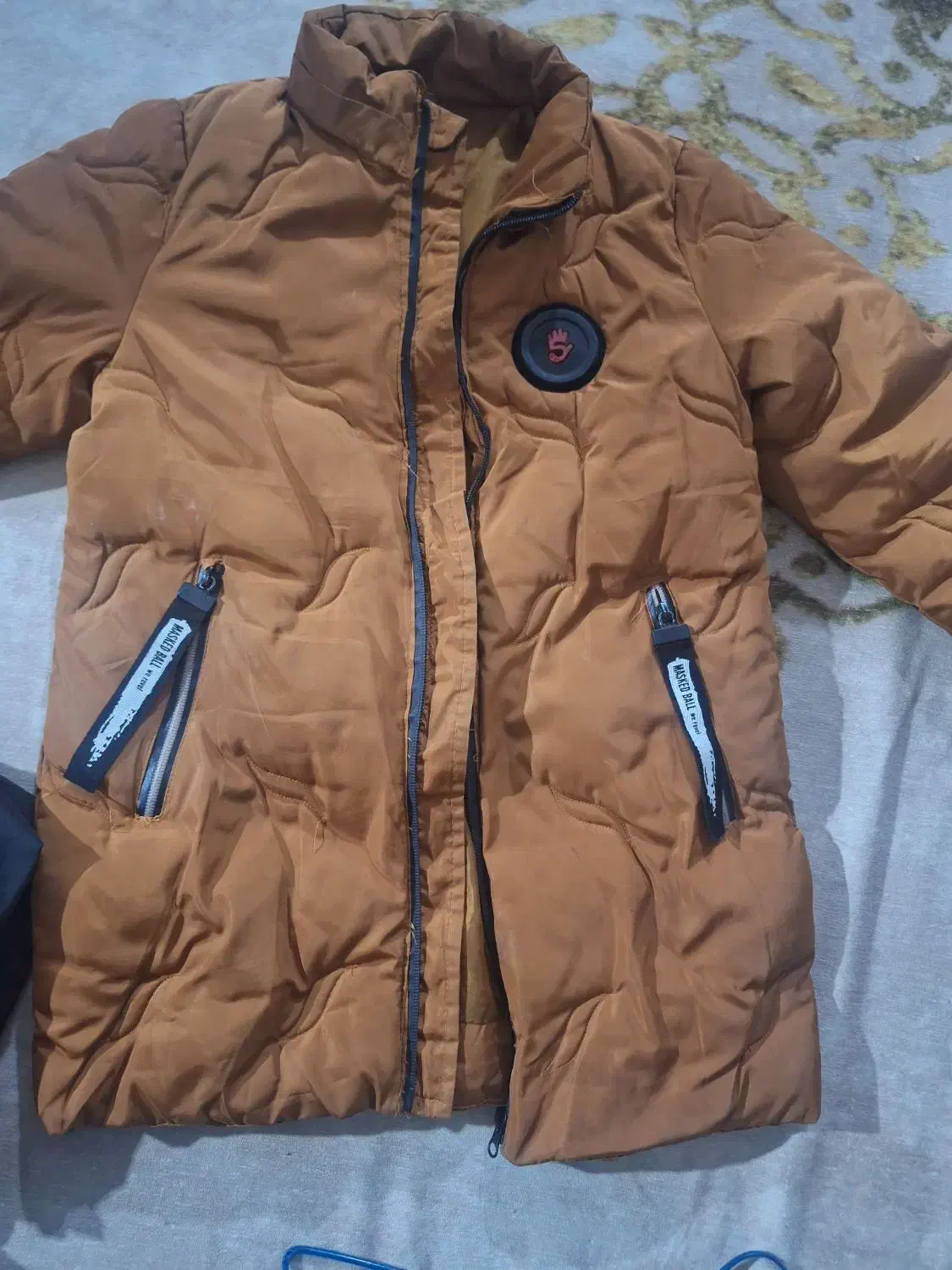 کاپشن استوک|لباس|بم, |دیوار