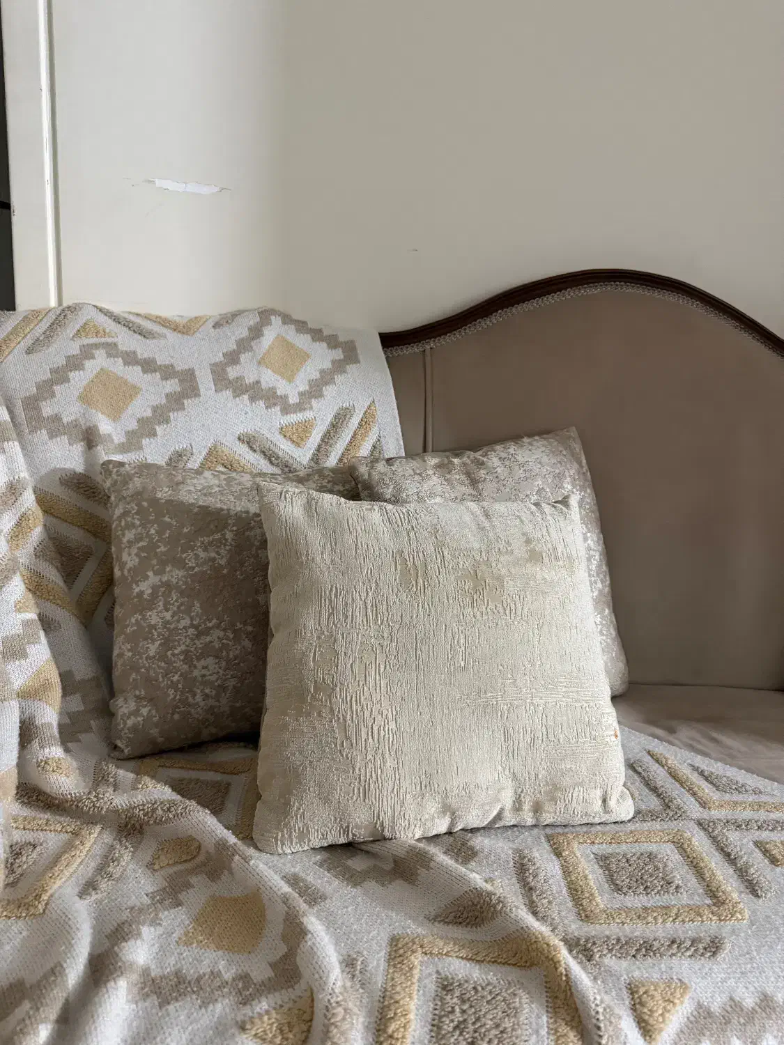 کوسن مبل کاملا سالم و تمیز بدون کوچکترین ایراد|رختخواب، بالش، پتو|تهران, تهرانسر شمالی|دیوار