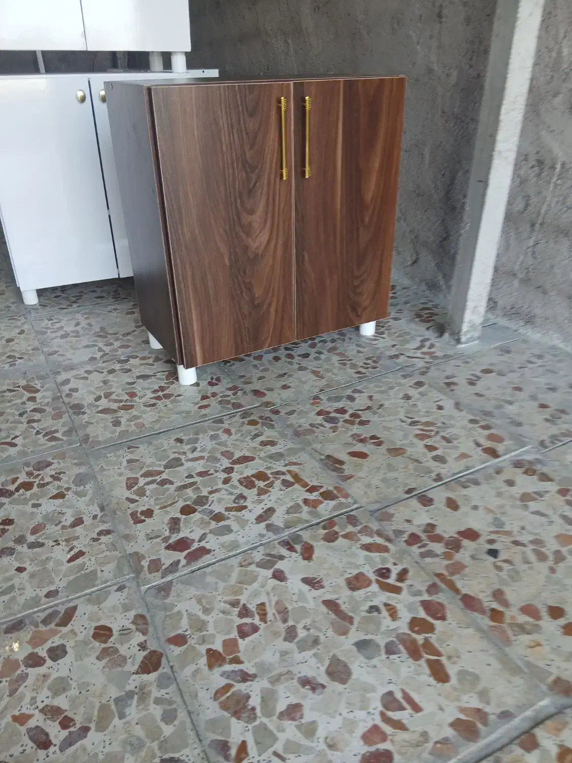 جاکفشی کمد دلاور|جاکفشی، کمد، دراور|آستانه اشرفیه, |دیوار