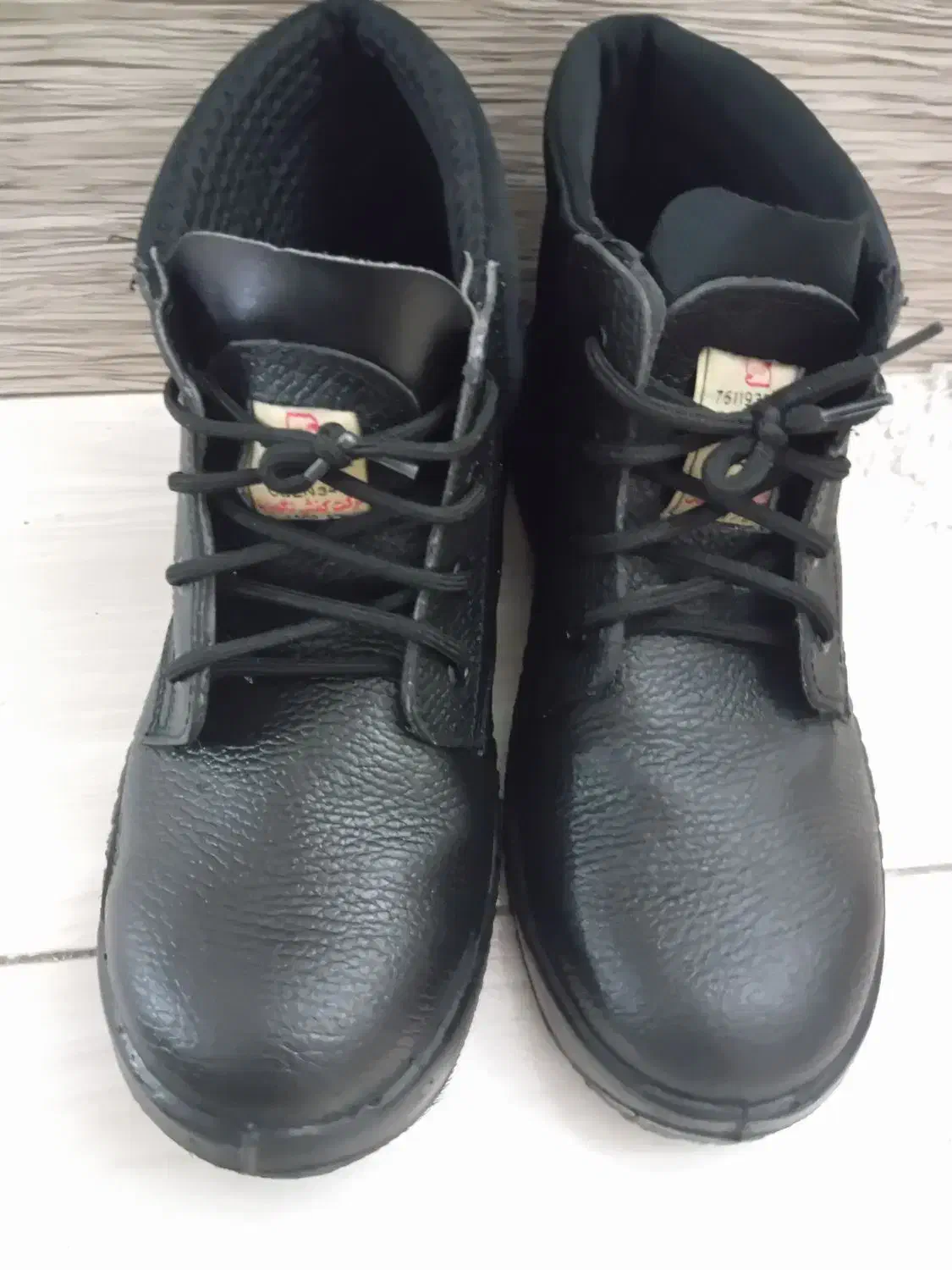 کفش ایمنی|کیف، کفش، کمربند|رباط‌کریم, یقه|دیوار