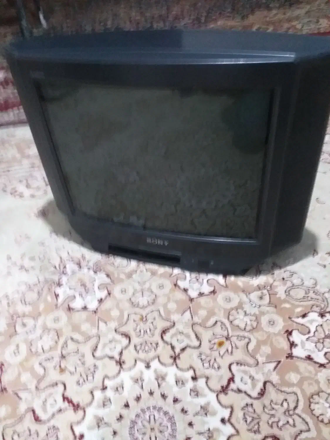 تلوزیون ۲۱ اینچ سونی و یک دست چاقو اشپزخانه|تلویزیون و پروژکتور|ری, شهید غیوری (ابن باویه)|دیوار