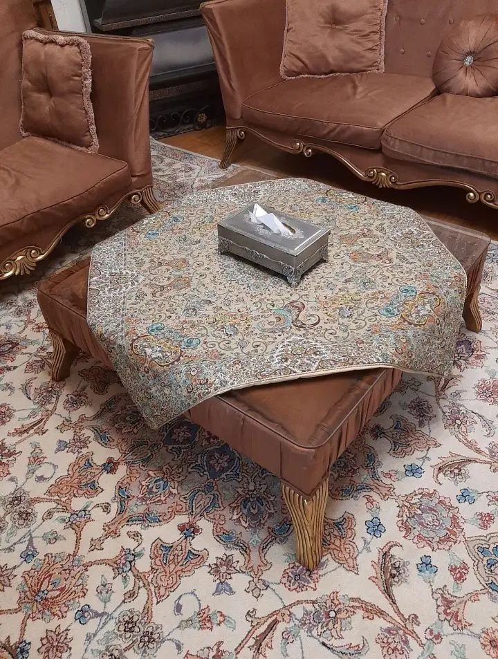 مبلمان ۷ نفره کلاسیک به همراه جلو مبلی|مبلمان خانگی و میز عسلی|تهران, شهرک گلها|دیوار