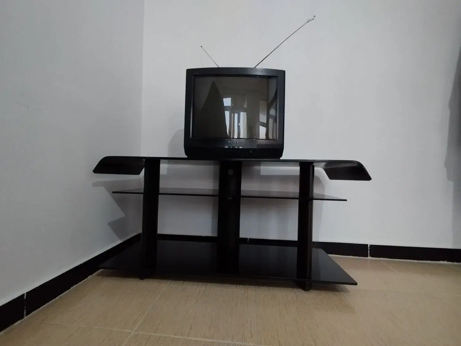 تلویزیون|میز تلویزیون|شاهین دژ, |دیوار