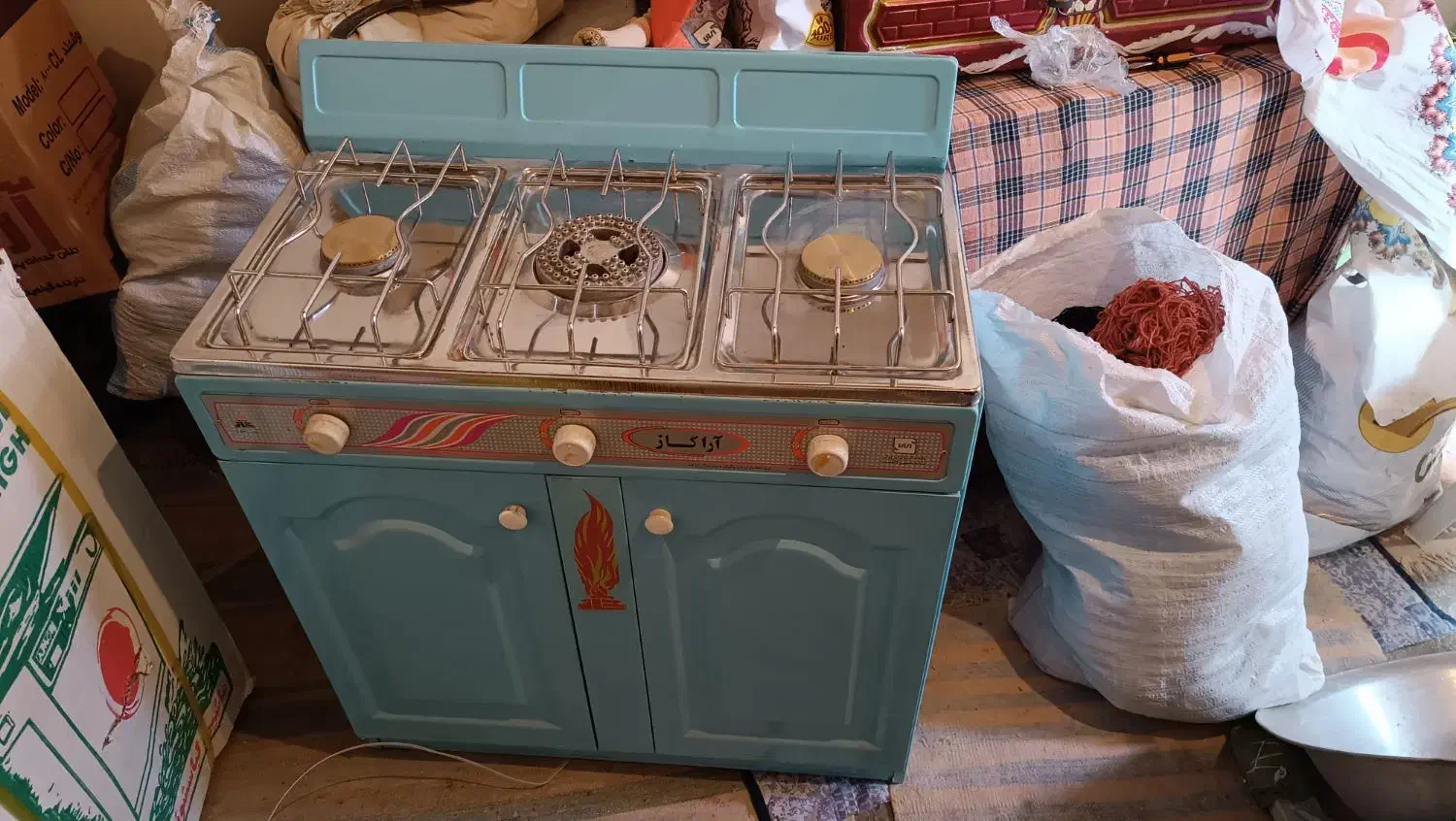 سلام ،فروش اجاق گاز سه شعله ،کابینتی رنگ سفید|اجاق گاز و لوازم برقی پختوپز|درمیان, |دیوار