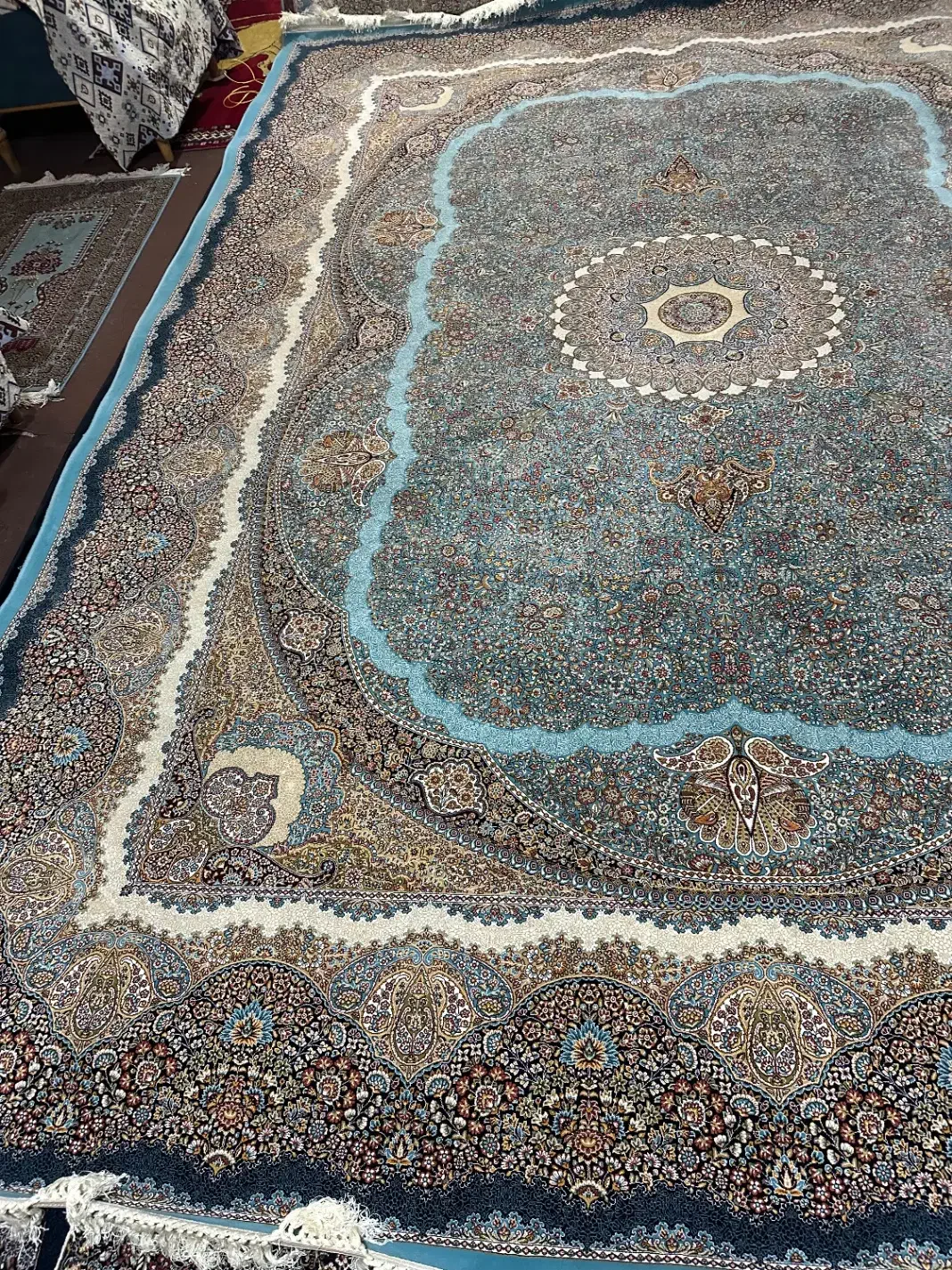 فرش ۱۰۰۰ شانه جفت|فرش|شیراز, شاهچراغ|دیوار