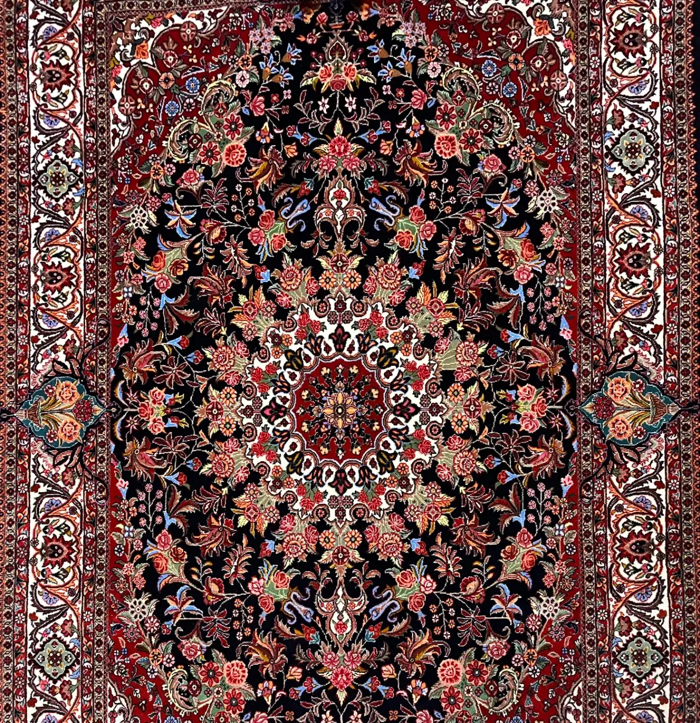 فرش دستباف نقشه خورشیدی|فرش|همدان, |دیوار