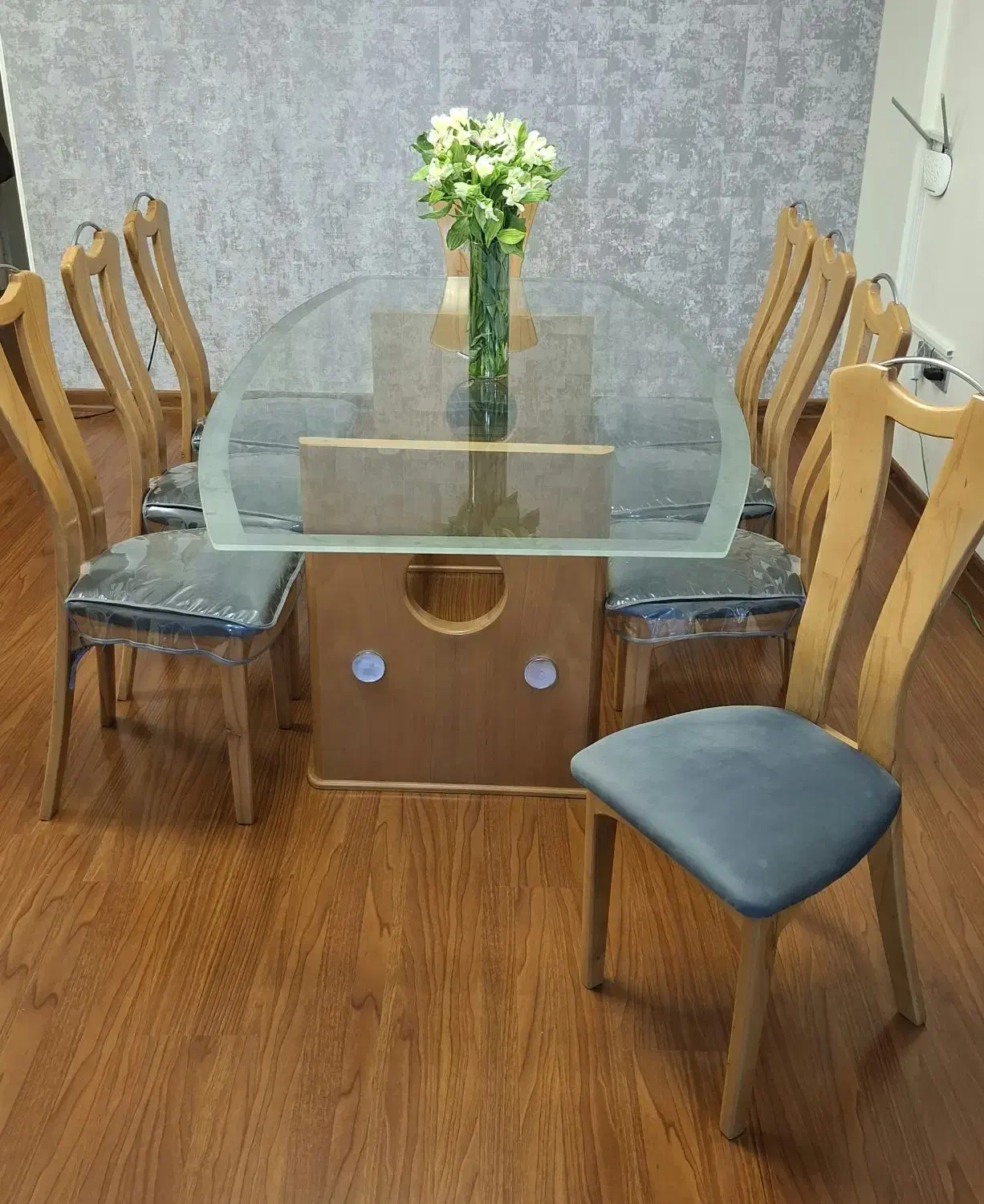 میز صفحه شیشه ای با ۸ صندلی|میز و صندلی غذاخوری|تهران, زرکش|دیوار