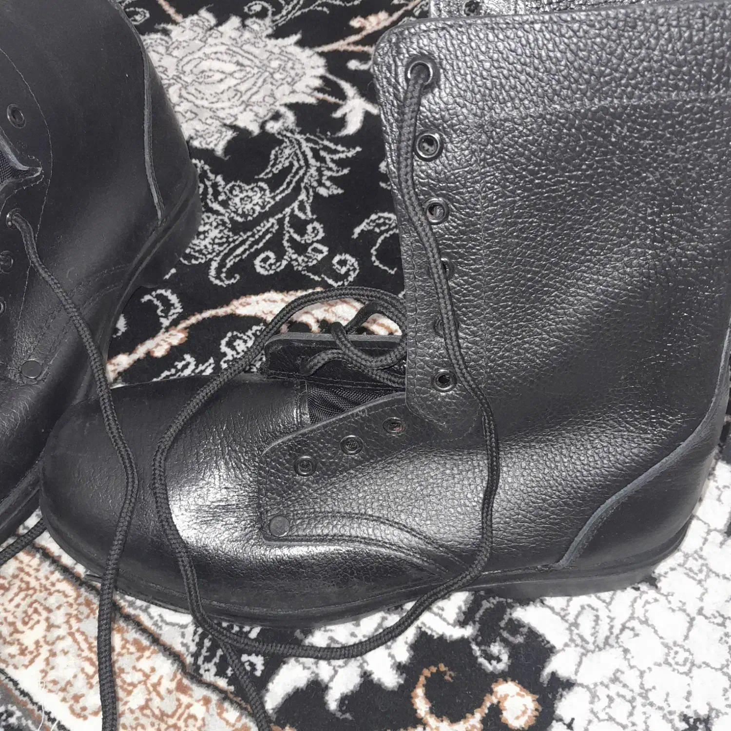 پوتین سربازی|کیف، کفش، کمربند|زابل, |دیوار