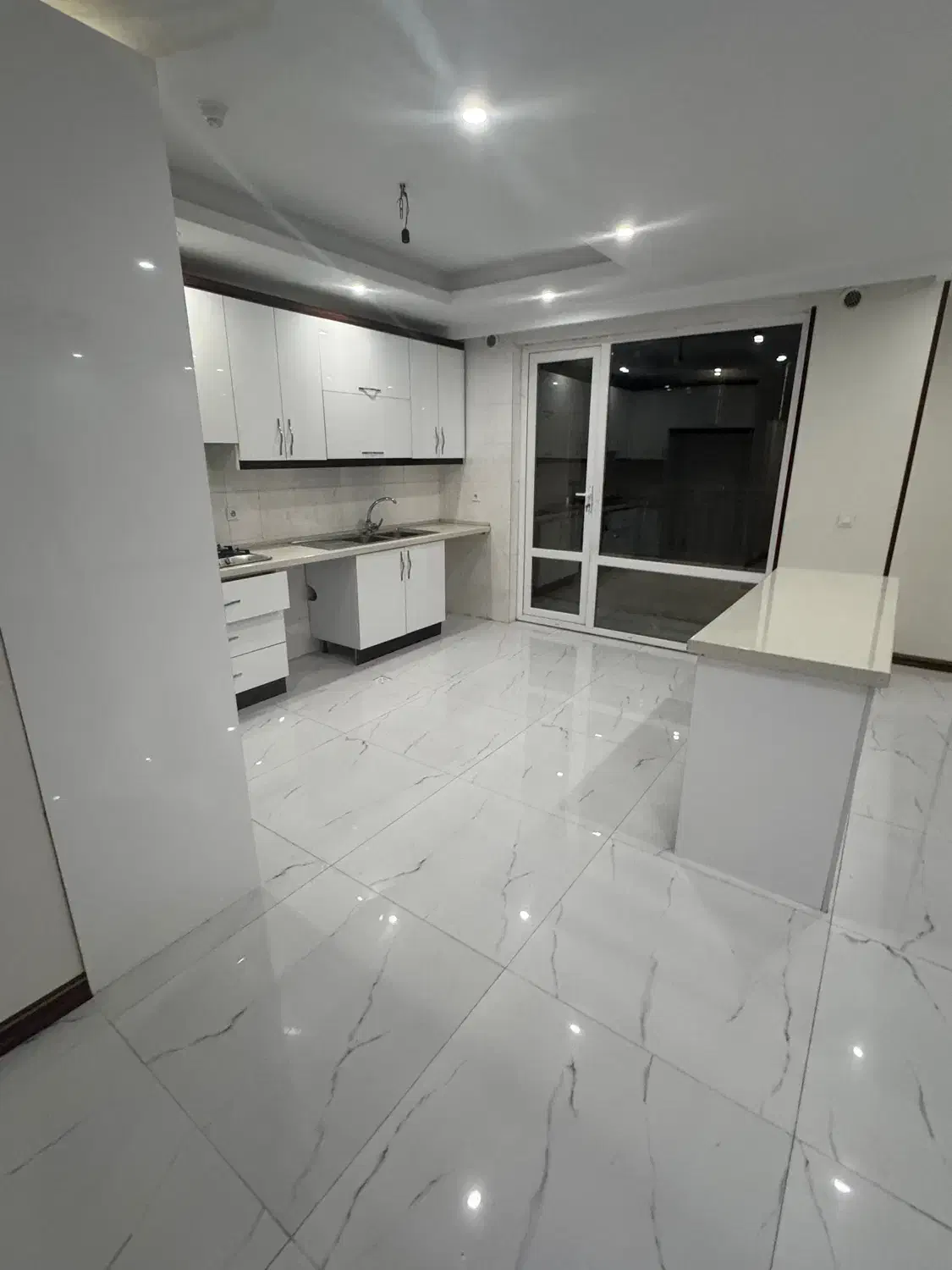 ۱۲۵متر/دو خواب /خطی رو به آفتاب/کلید نخورده