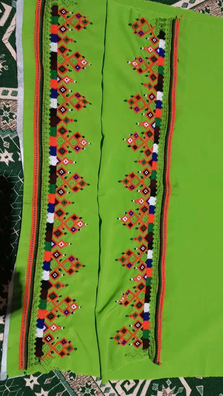 دوزنده شیرازه هستم فقط رو لباس چابهاری|لباس|زابل, |دیوار