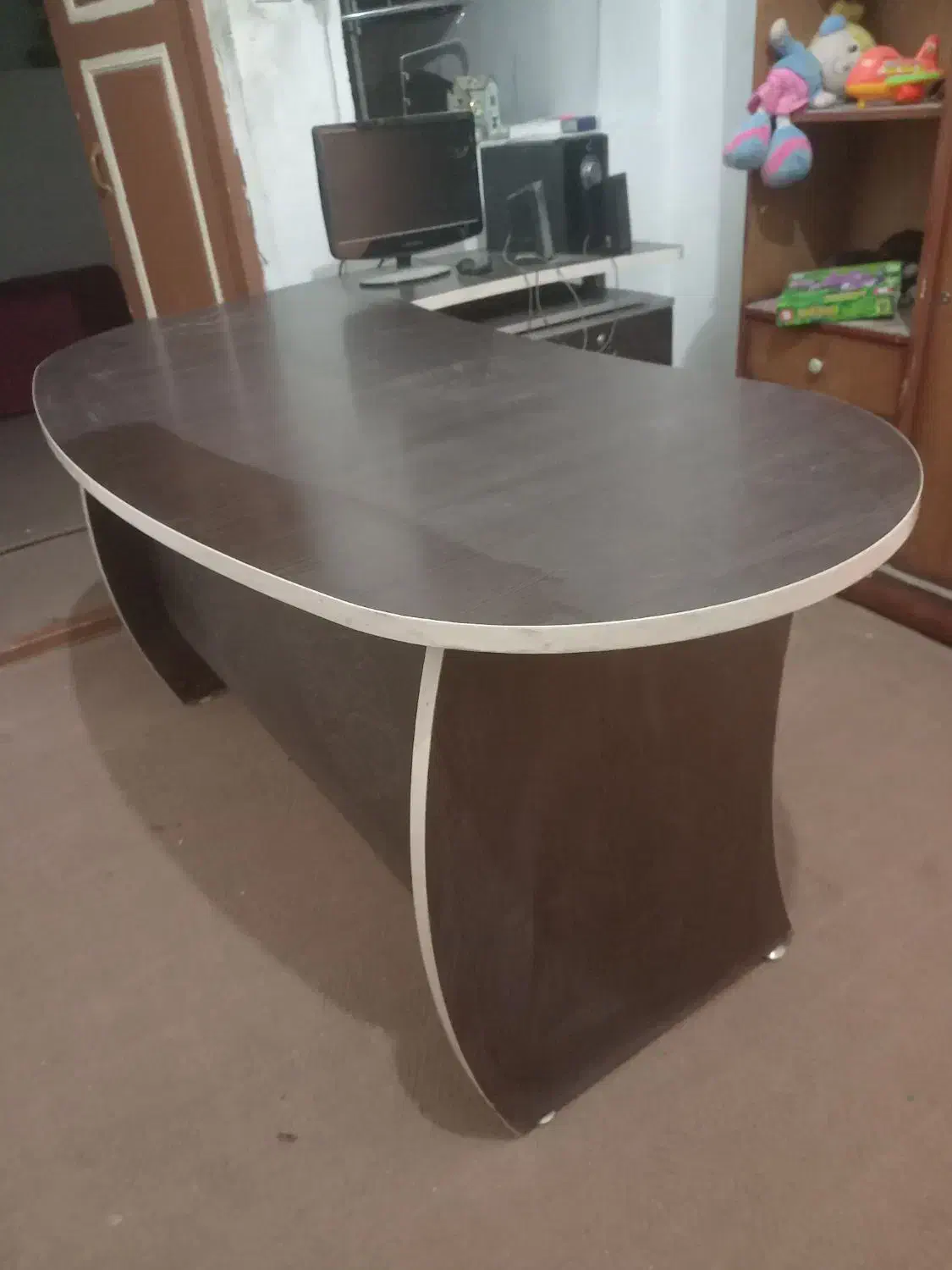 میز کامپیوتر و اداری و صندلی|میز تحریر و کامپیوتر|یزد, |دیوار