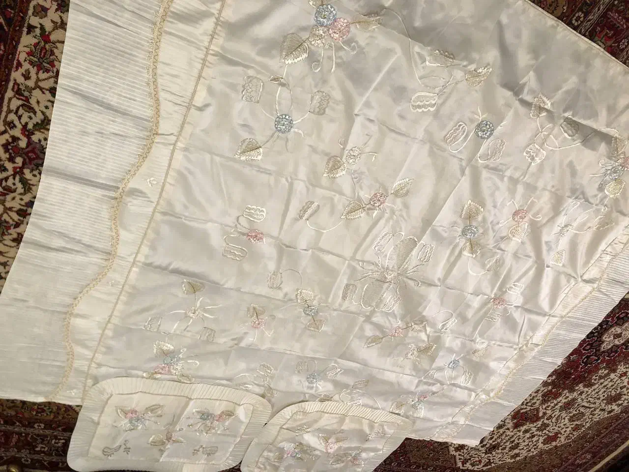 روتختی سفید دو نفره گل دوزی|سرویس روتختی|میاندوآب, |دیوار