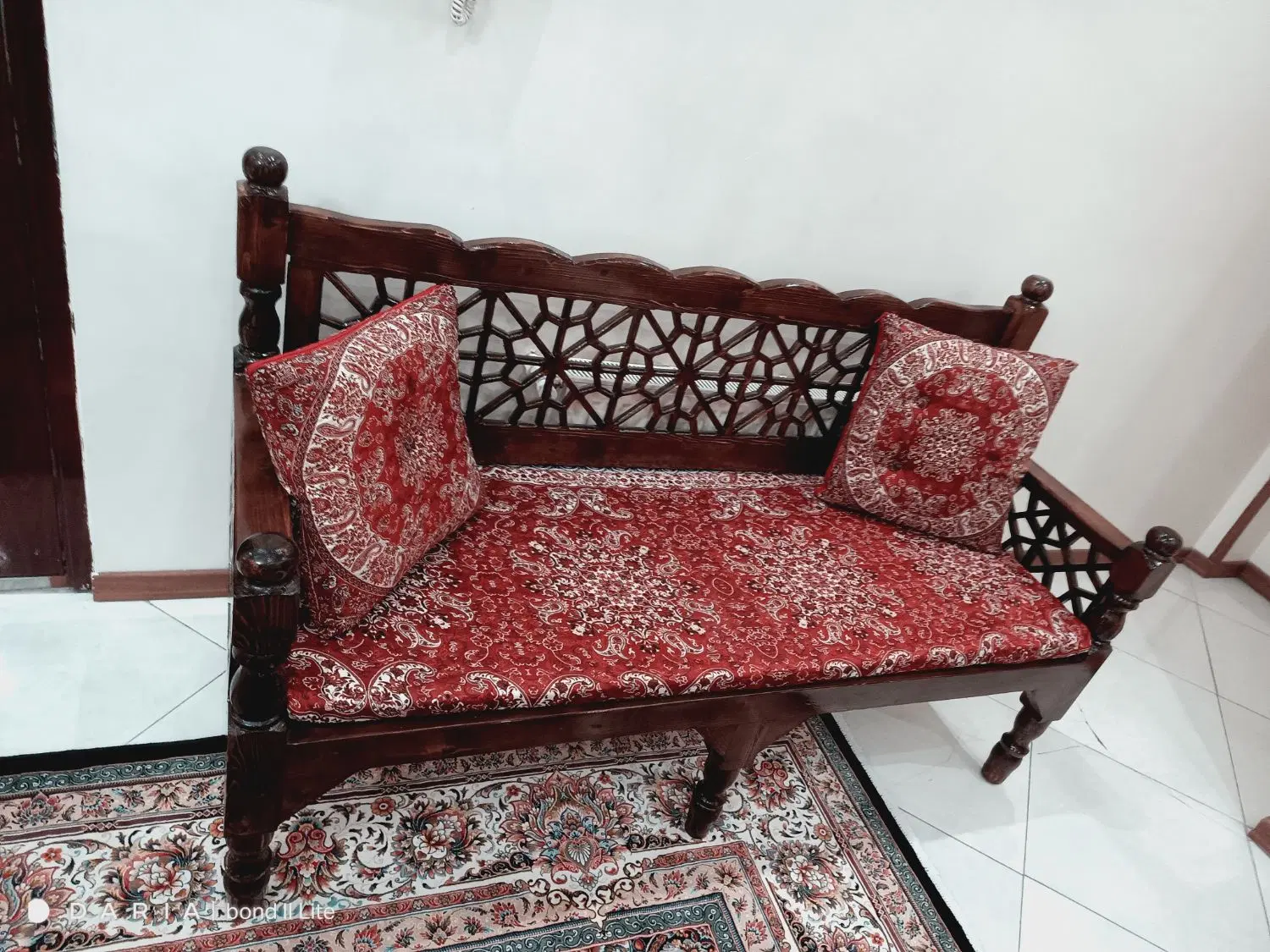 مبل ۳نفره همراه با دوشک و متکاهای سالم|مبلمان خانگی و میز عسلی|تهران, مینای شمالی (مخبر)|دیوار
