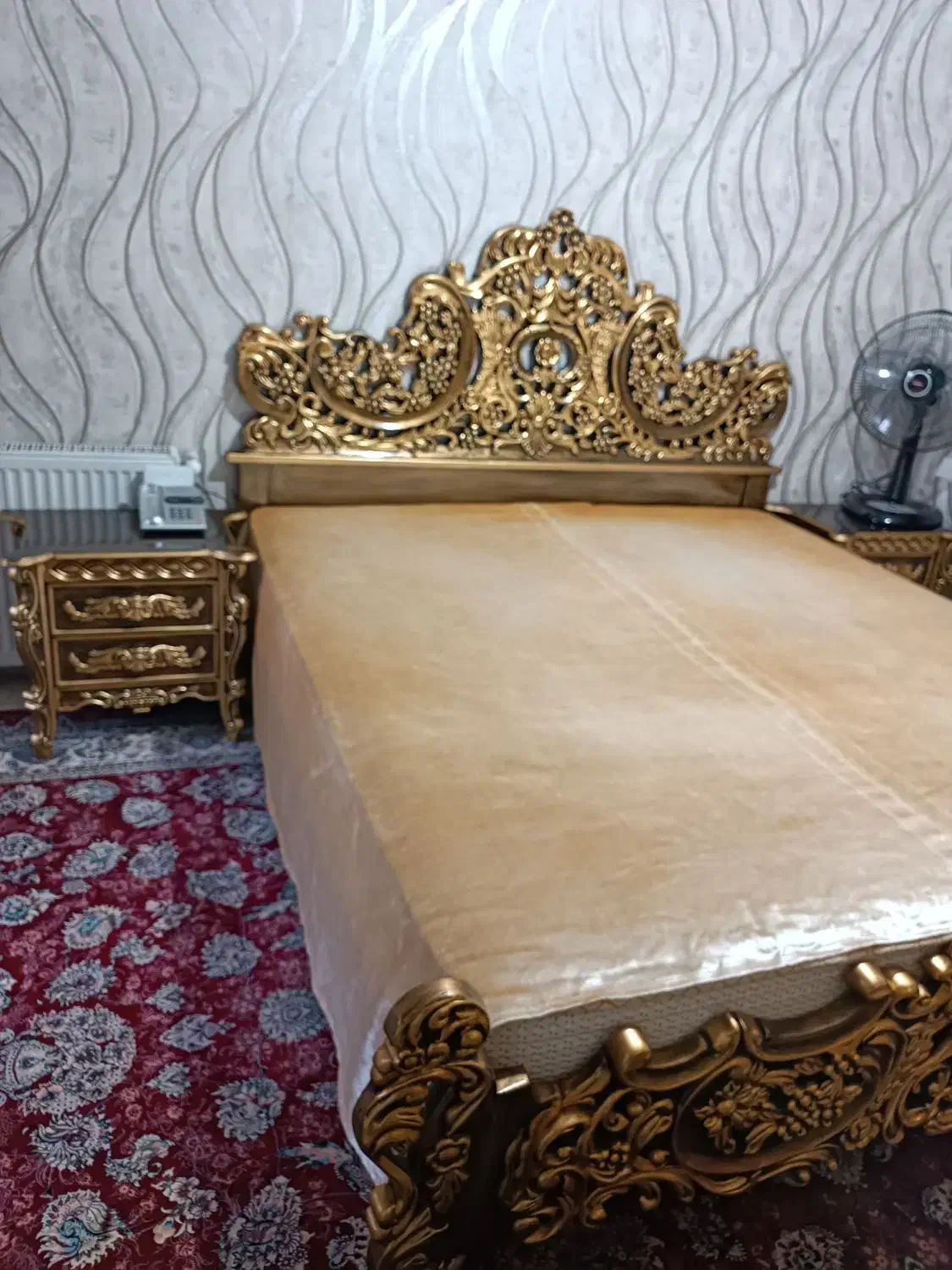 تخت خواب دو نفره|تخت و سرویس خواب|اندیشه, اندیشه فاز ۳|دیوار