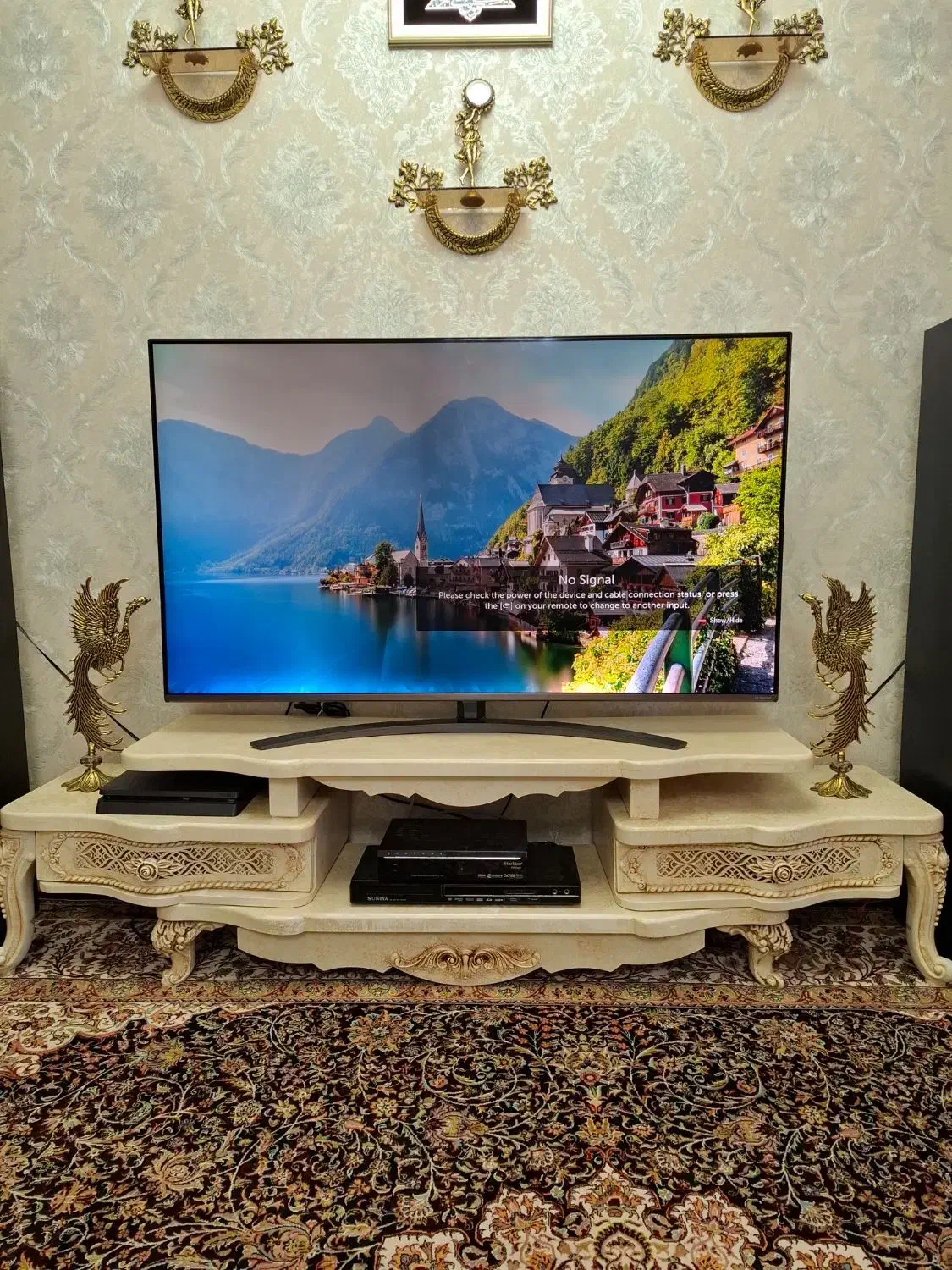 میزتلوزیون|میز تلویزیون|ری, شهادت|دیوار