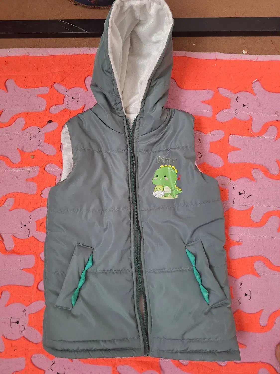 لباس بچه گانه|کفش و لباس بچه|تفت, |دیوار