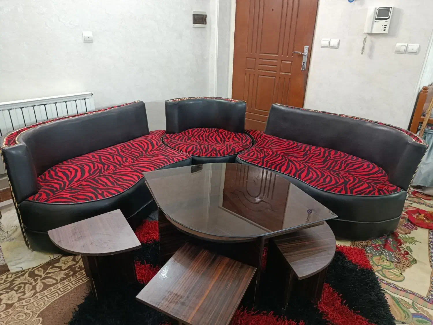مبل نیمدایره ای مخمل وچرم|مبلمان خانگی و میز عسلی|تهران, والفجر (افسریه)|دیوار