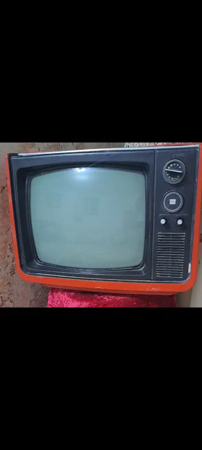 تلویزیون قدیمی|کلکسیون اشیاء عتیقه|قائن, |دیوار