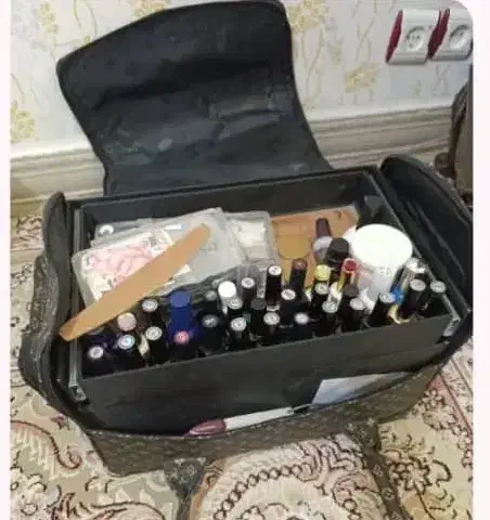 وسایل کاشت ناخن|آرایشگاه و سالن‌های زیبایی|کرمانشاه, |دیوار