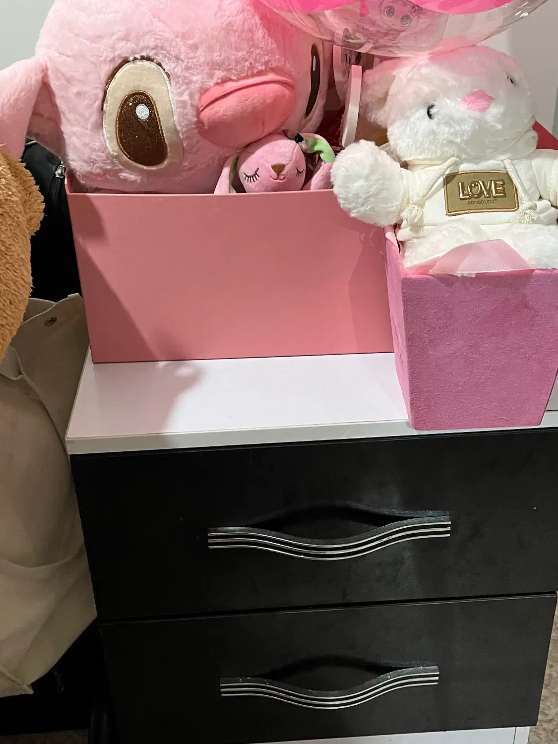 تخت دو نفره به همراه پاتختی و میز ارایش|تخت و سرویس خواب|رشت, جهاد|دیوار