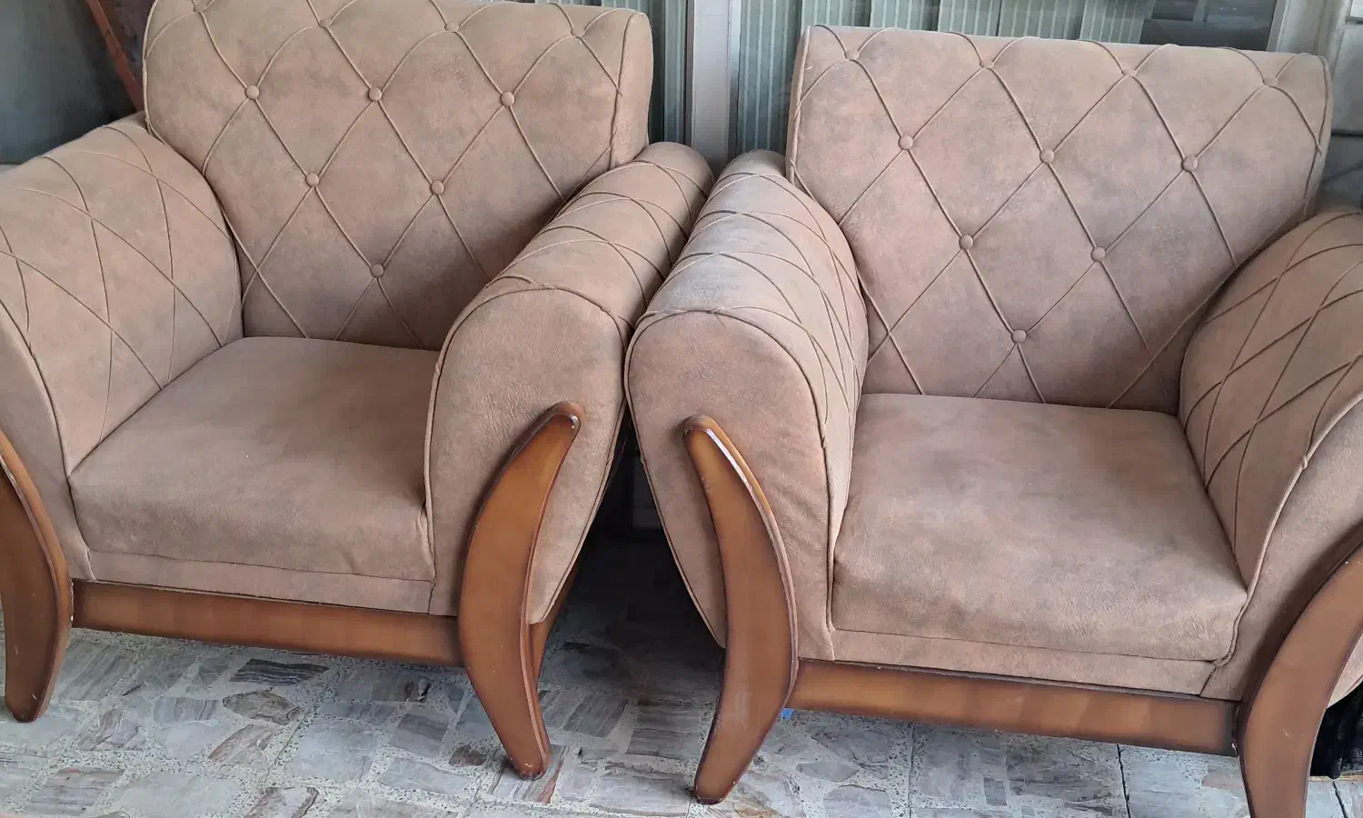 مبل راحتی شیک و تمیز|مبلمان خانگی و میز عسلی|فلاورجان, |دیوار