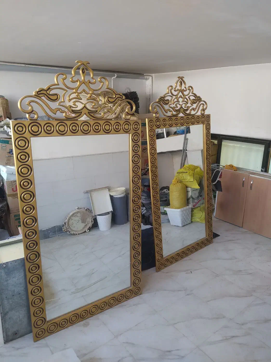 2عدد آینه|آینه|قم, شاه سید علی|دیوار