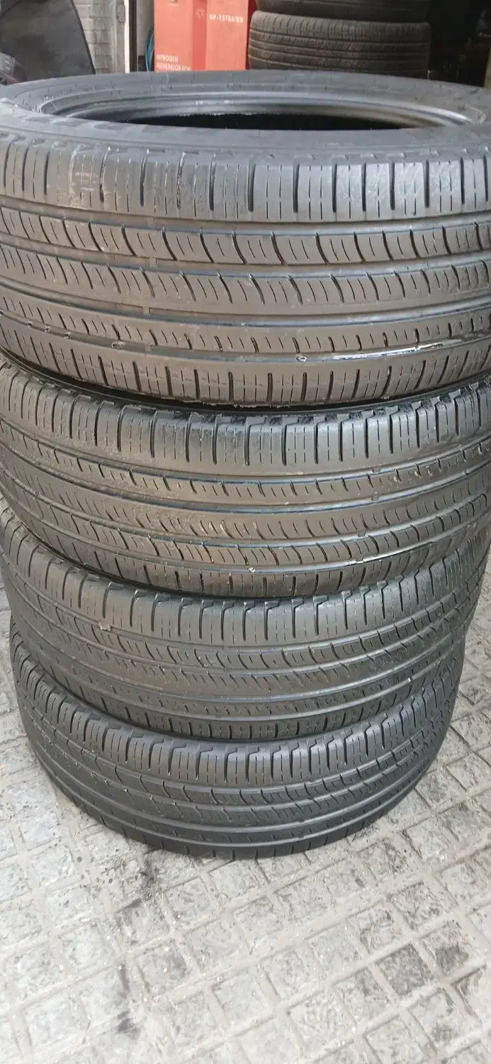 لاستیک ۲۲۳،۶۵،۱۷ بارز تایر ۴ حلقه|قطعات یدکی و لوازم جانبی|اصفهان, پوریای ولی|دیوار