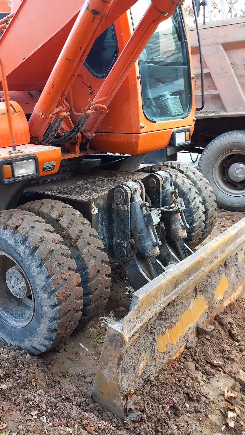 بیل مکانیکی دوسان لاستیکی ۲۰۰۷|خودرو سنگین|تهران, شهرآرا|دیوار