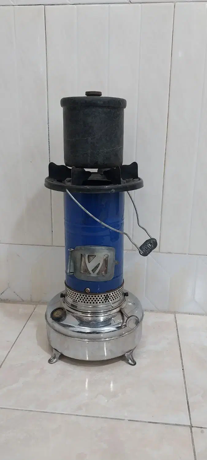 فروش قپون و چراغ والور چراغ زنبوری و چراغ‌گردسوز|کلکسیون اشیاء عتیقه|میبد, |دیوار