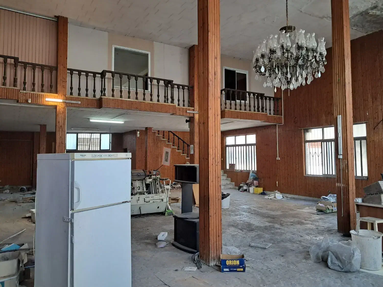 لوستر قدیمی بسیارنفیس پرشاخه|لوستر و چراغ آویز|خرم‌آباد (تنکابن), |دیوار