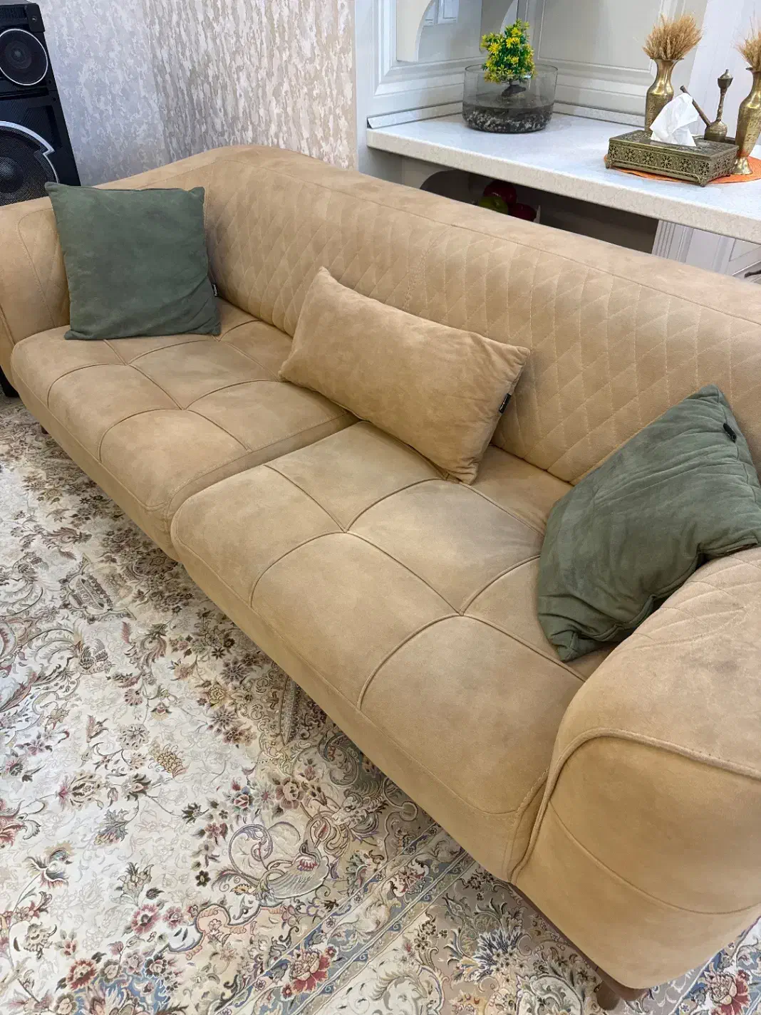 نیم ست راحتی در حد نو به همراه میز و کنسول|مبلمان خانگی و میز عسلی|کرج, مهرویلا شمالی|دیوار