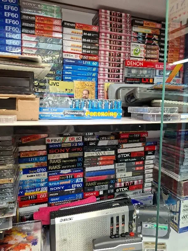 فروش انواع نوار کاست سی دی  اورجینال و شرکتی|فیلم و موسیقی|تهران, راه آهن|دیوار