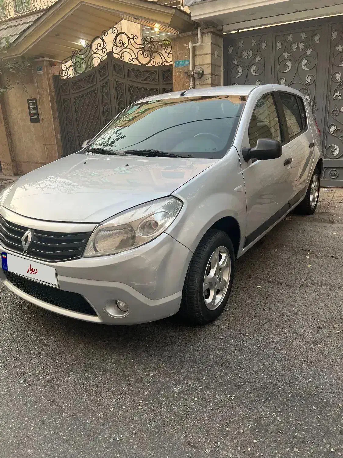 رنو ساندرو دنده مدل ۱۳۹۵ نقره ای بدون رنگ کم کار|خودرو سواری و وانت|تهران, شمسآباد|دیوار