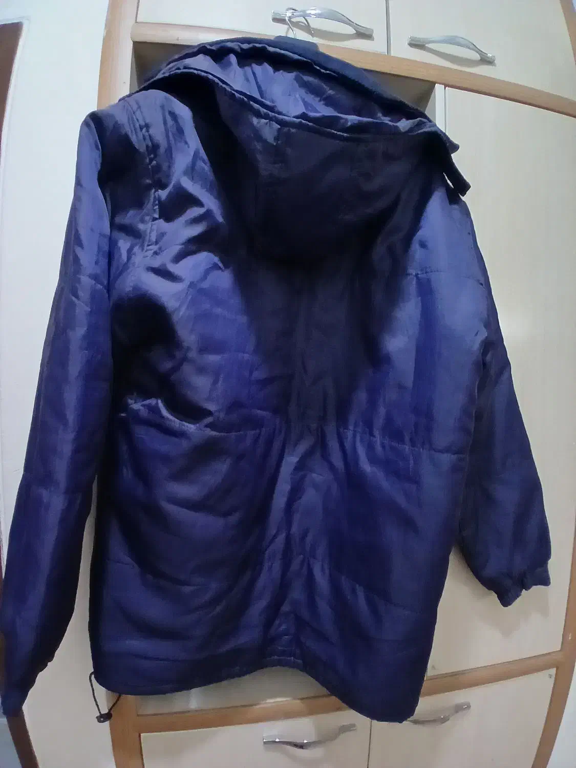 کاپشن|لباس|اصفهان, بهارستان|دیوار