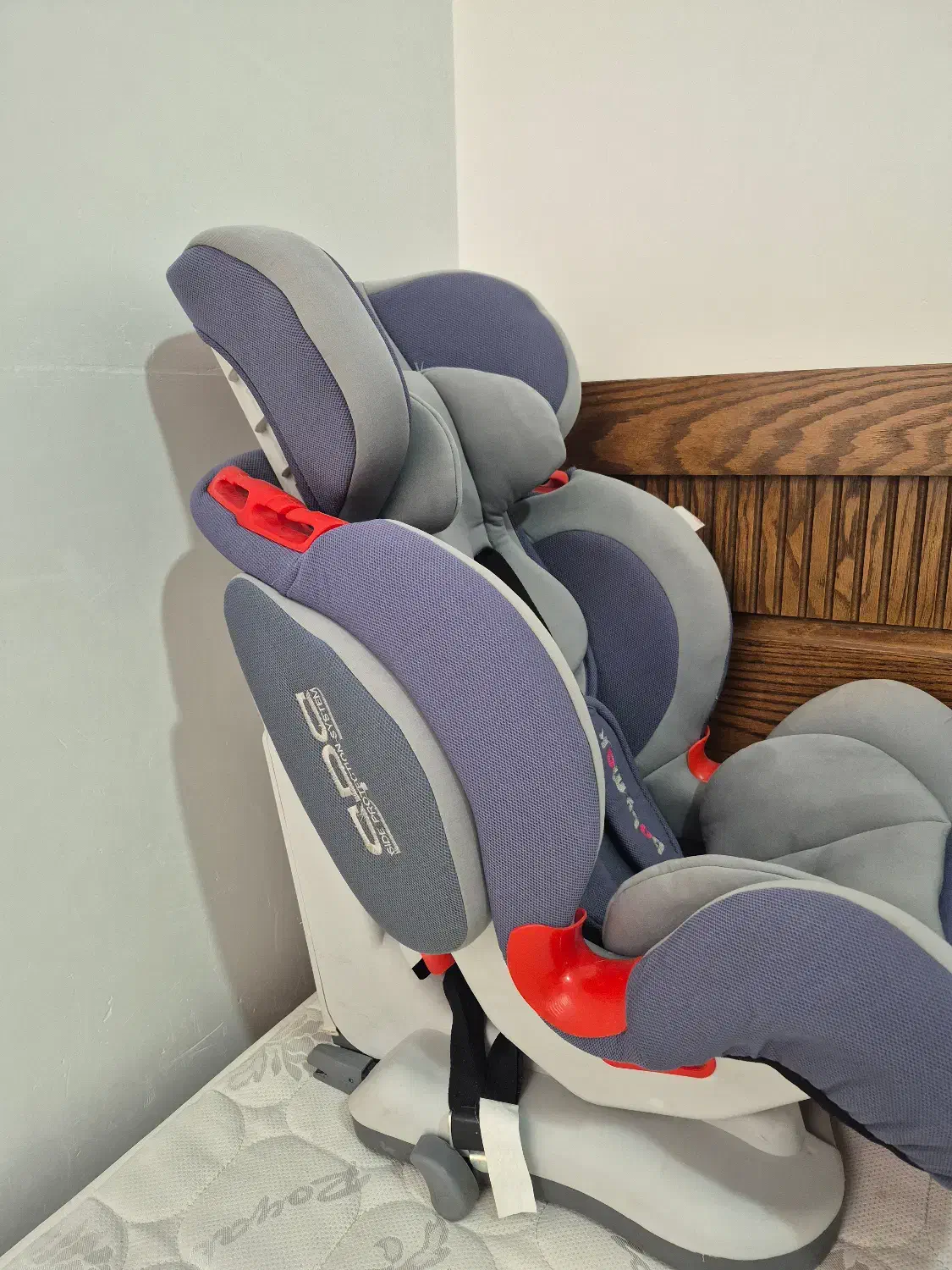 صندلی ماشین|تخت و صندلی بچه|اقلید, |دیوار