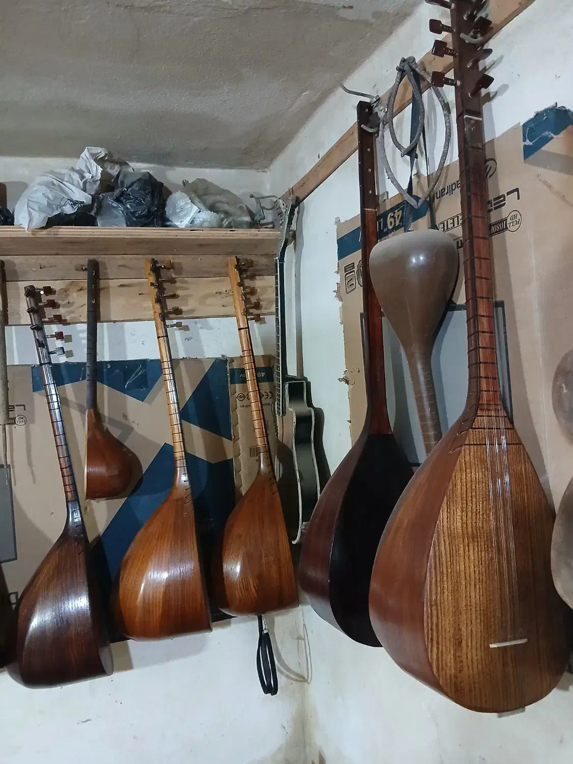 ساز قوپوز|سازهای سنتی|مشگین شهر, |دیوار