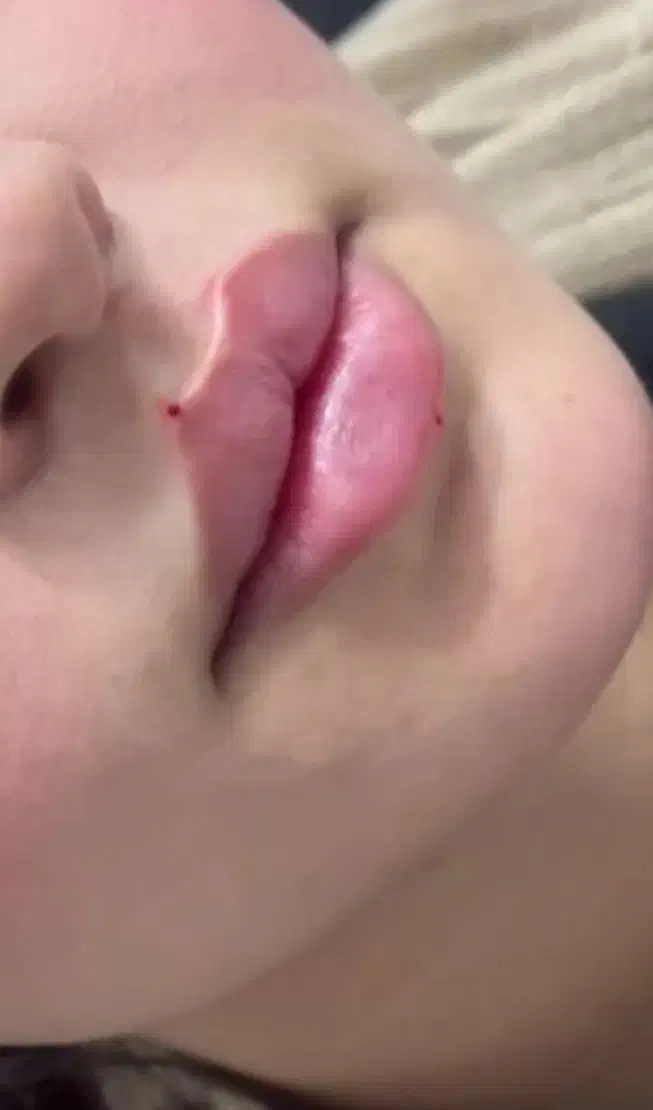 شما برندترین کلینیک زیبایی درایران را پیدا کردید|خدمات آرایشگری و زیبایی|کاشان, میدان کهنه|دیوار