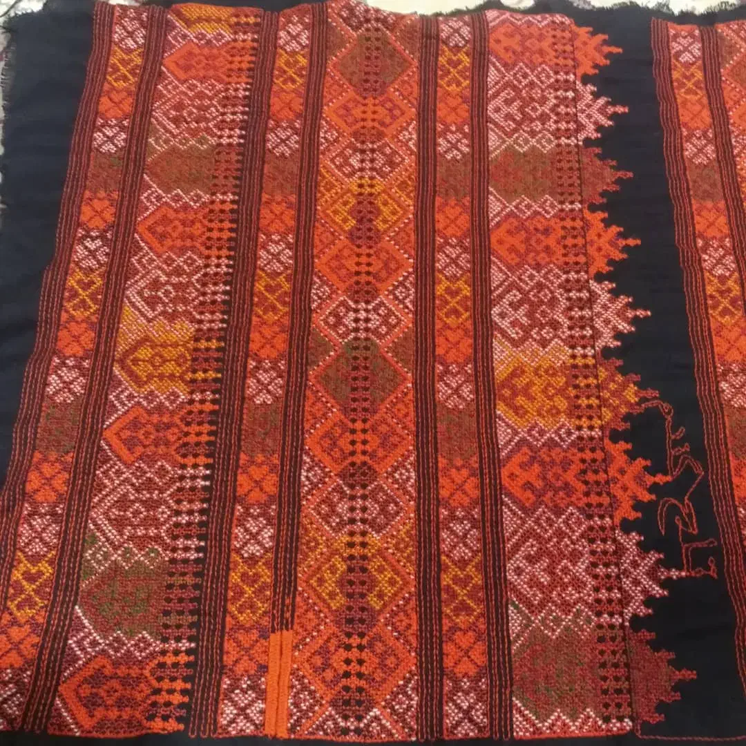 پر ذیح چرخی|لباس|خاش, |دیوار