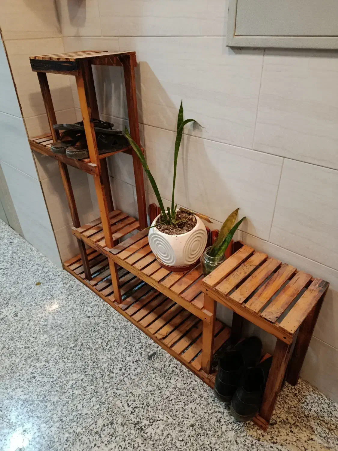 استند چوبی گل|گل و گیاه طبیعی|اصفهان, قهجاورستان|دیوار