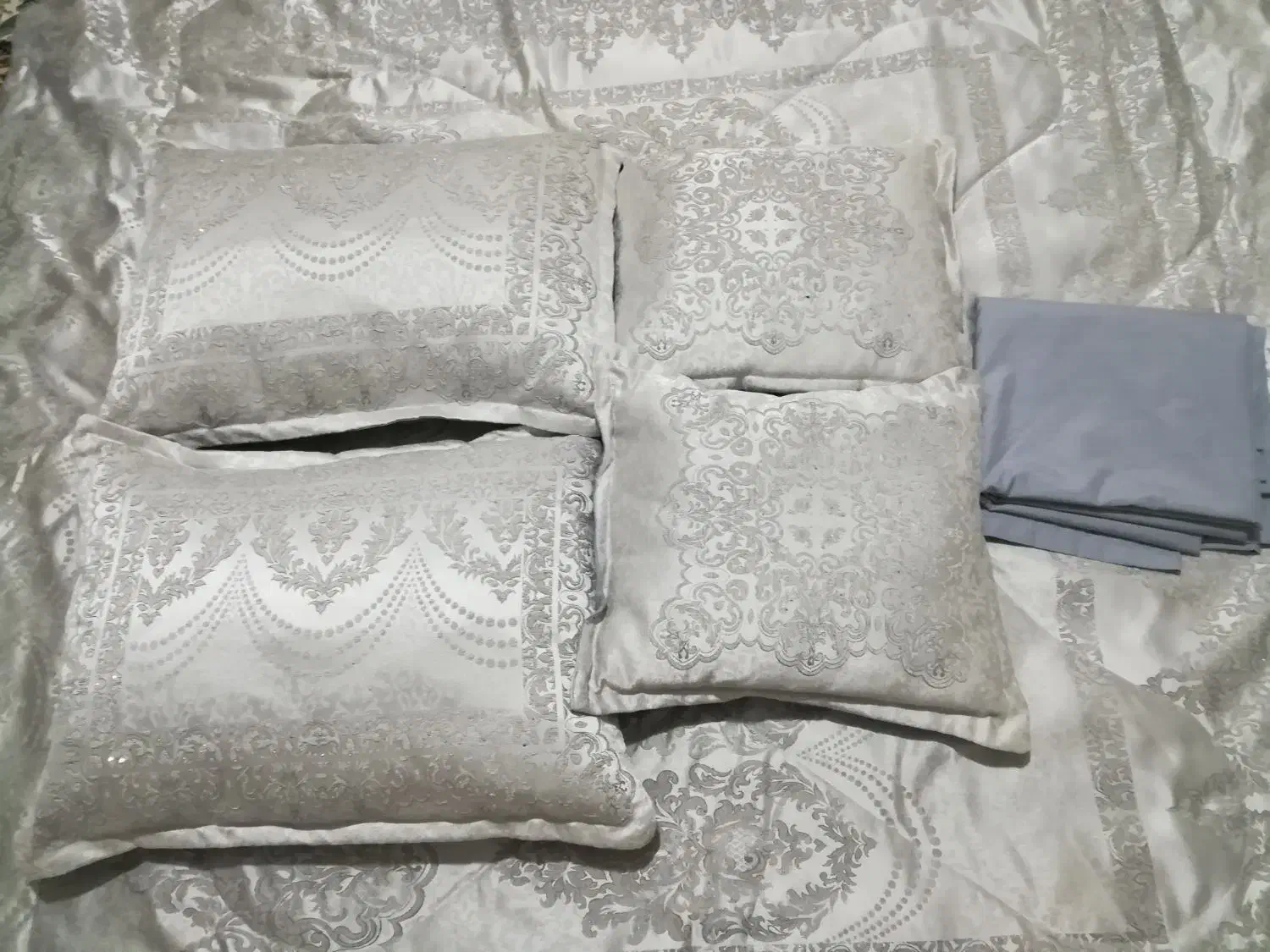 روتختی نو مناسب جهیزیه 6 تیکه مخمل نگین دار|سرویس روتختی|مشهد, اروند|دیوار