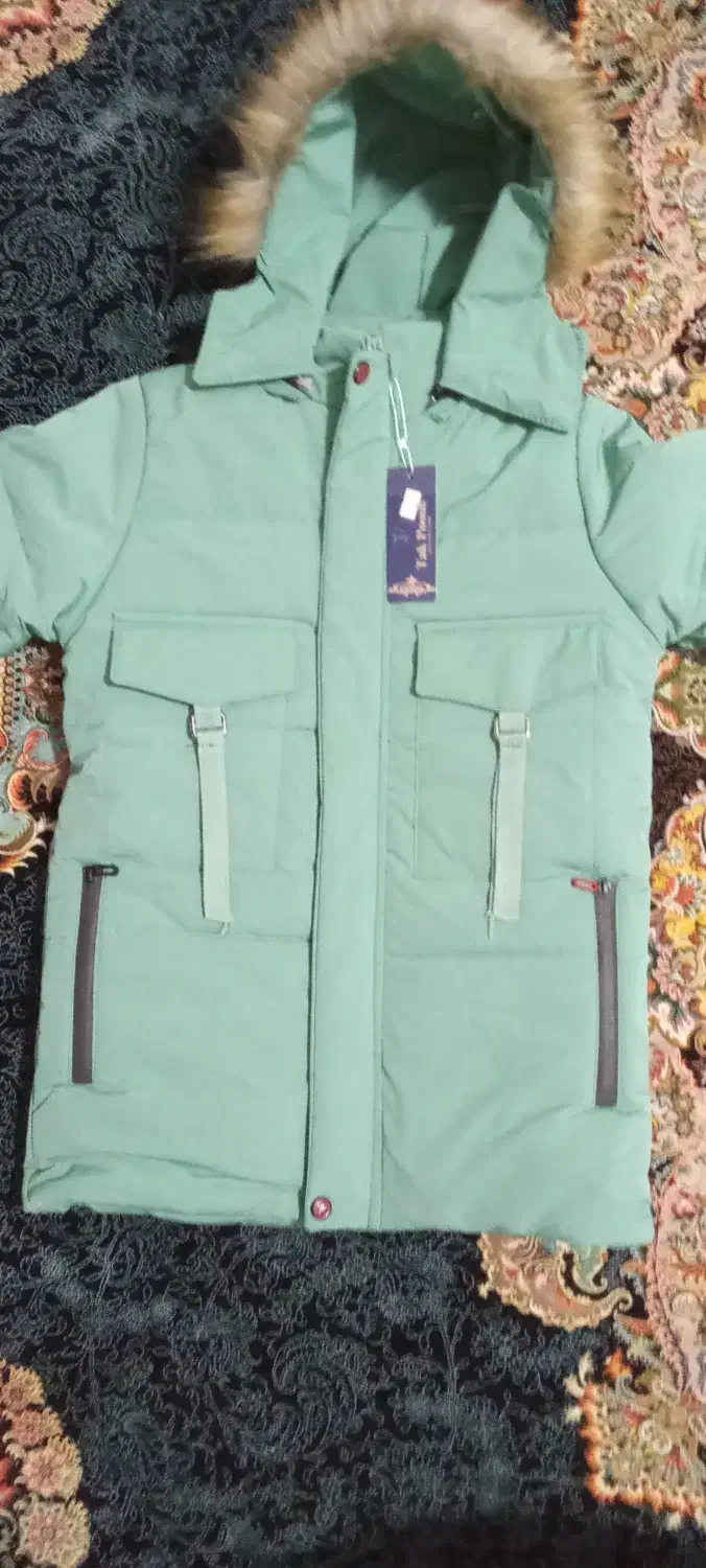 کاپشن|لباس|کرج, اصفهانی‌ها|دیوار