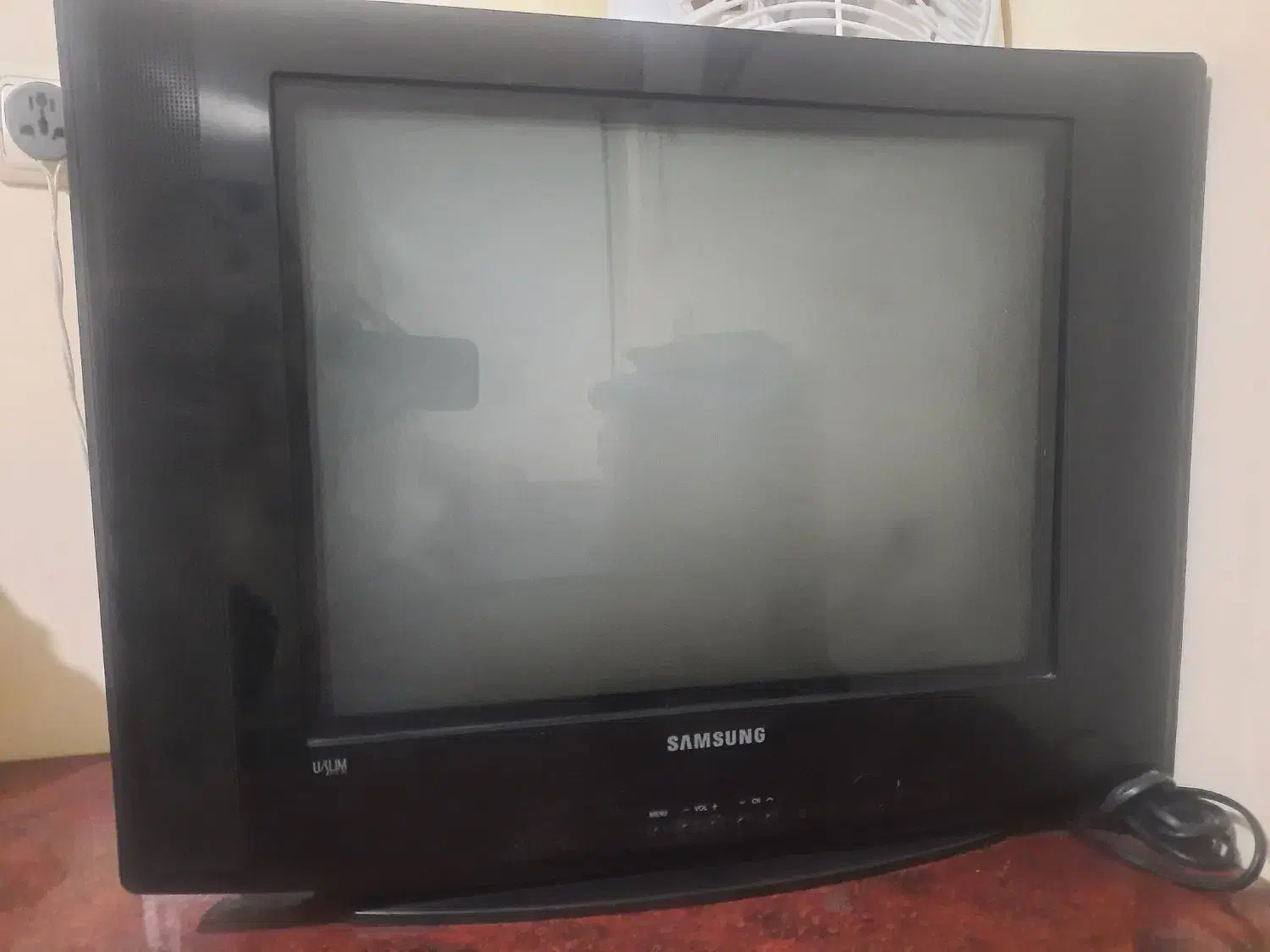 تلویزیون سامسونگ کاملا سالم همراه با کنترل|تلویزیون و پروژکتور|بومهن, |دیوار