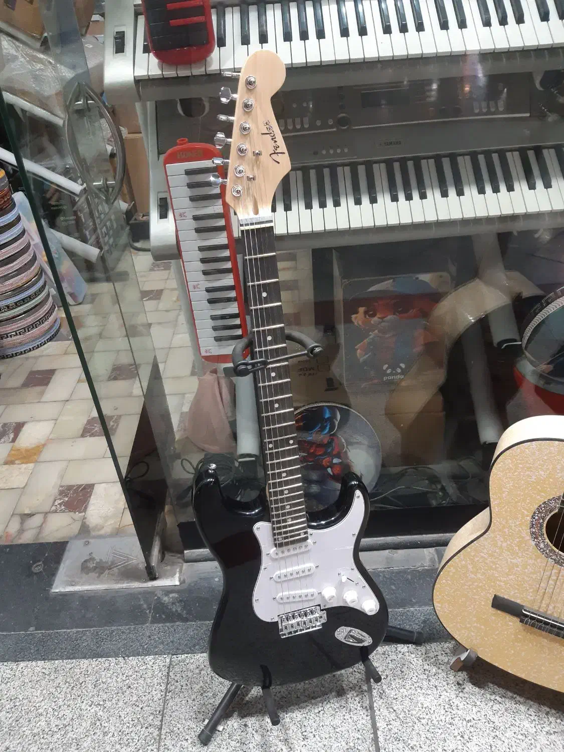 گیتار برقی گیتار الکتریکی|گیتار، بیس، امپلیفایر|تبریز, |دیوار