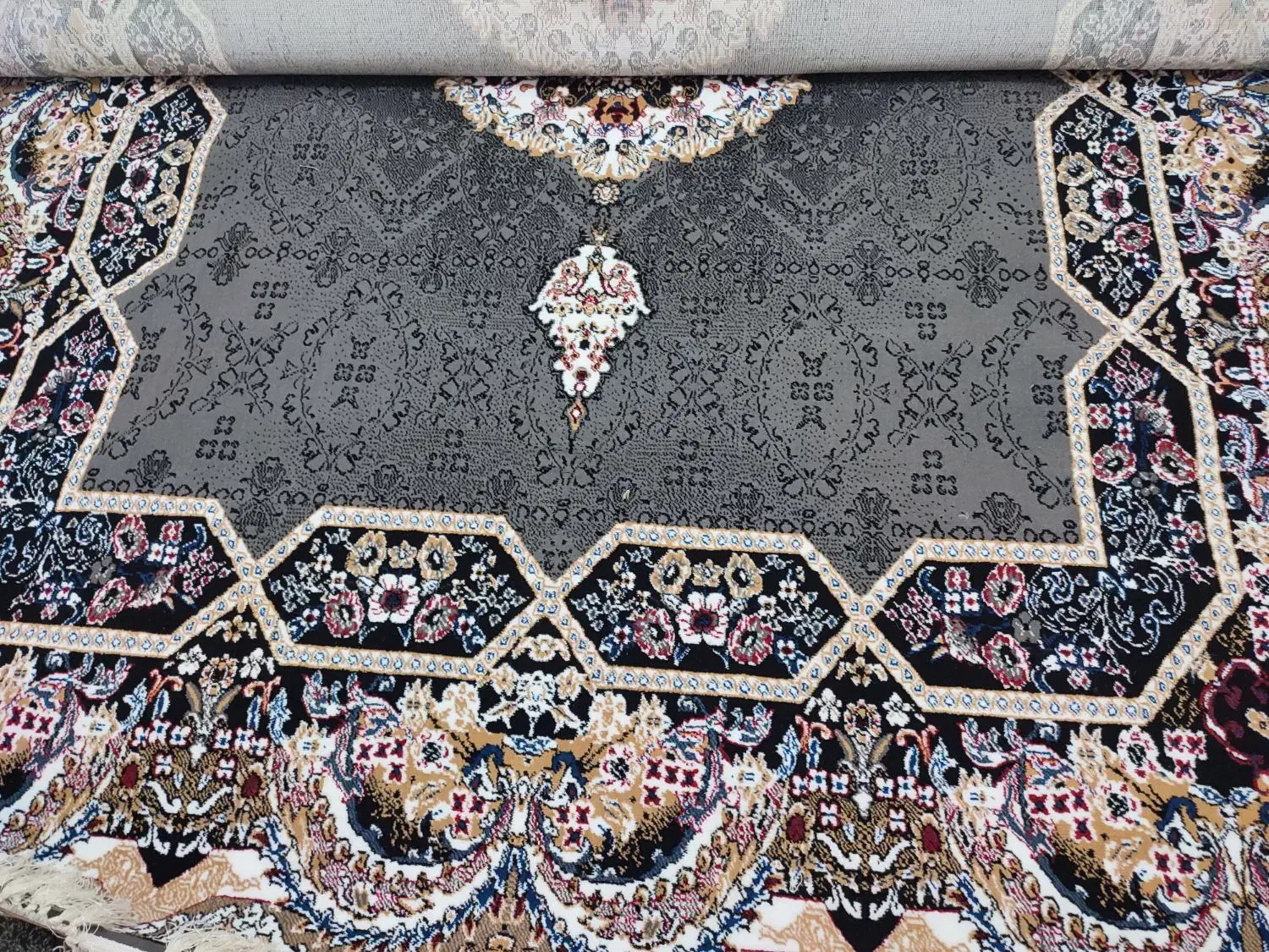 فرش|فرش|قم, شاه احمد قاسم|دیوار