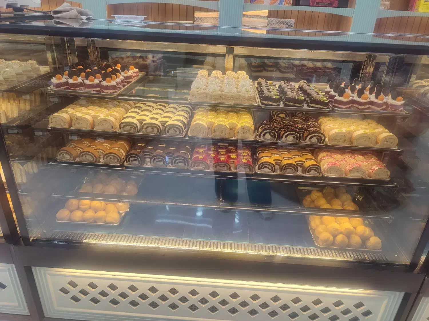 خدماتی وظرفشور جهت کاردرکارگاهقنادی|استخدام سرایداری و نظافت|پرند, فاز ۲|دیوار