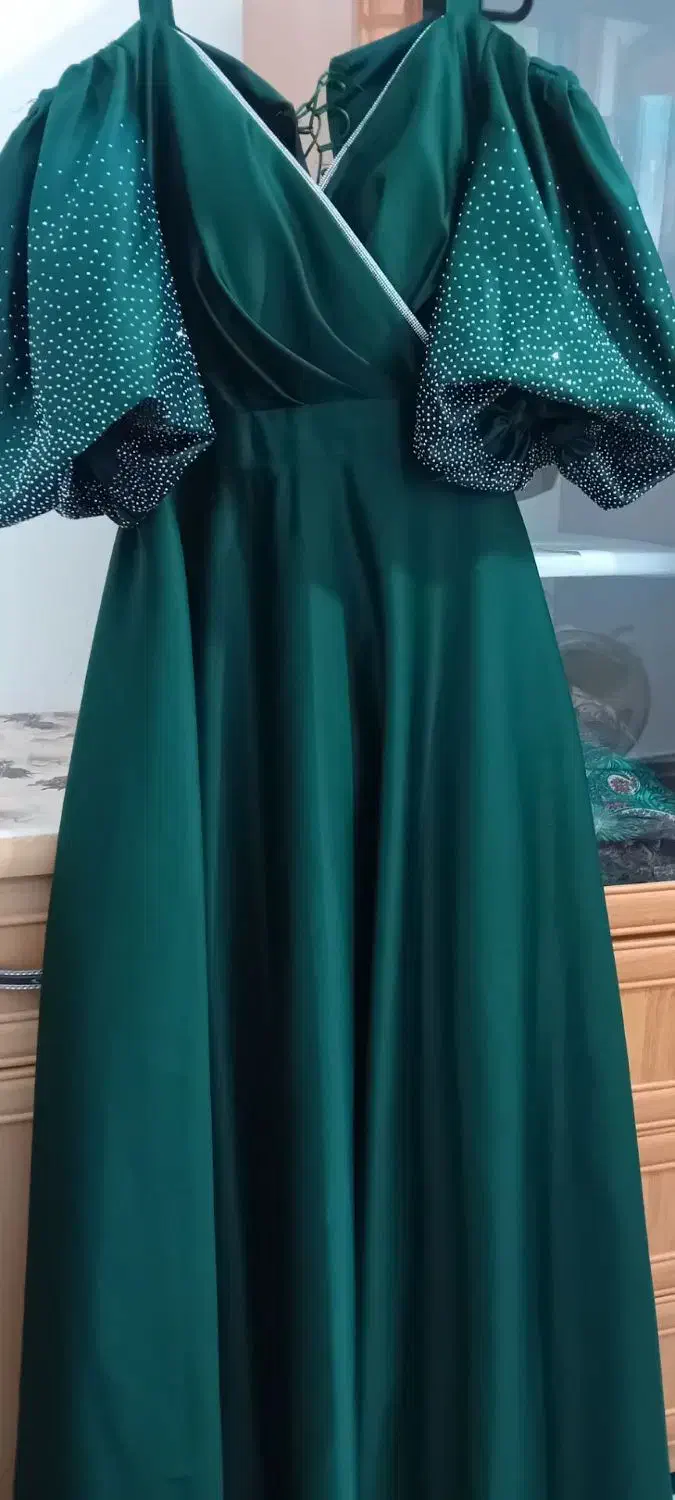 لباس مجلسی|لباس|رزن, |دیوار