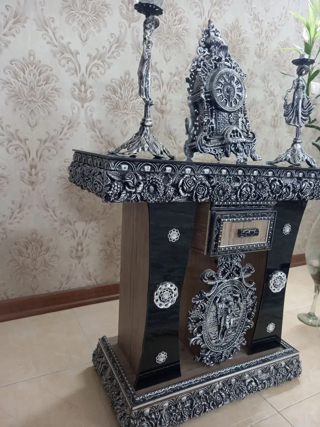 میز تزینی|صنایع دستی و سایر لوازم تزئینی|فولادشهر, B2|دیوار