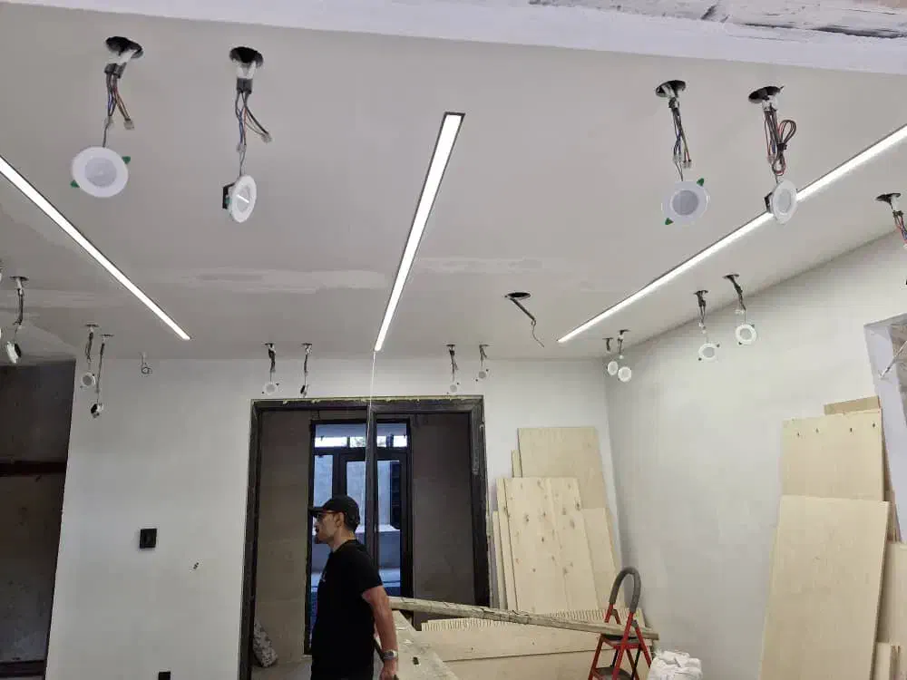 مونتاژ و نصب انواع لاین نوری|خدمات پیشه و مهارت|چالوس, |دیوار