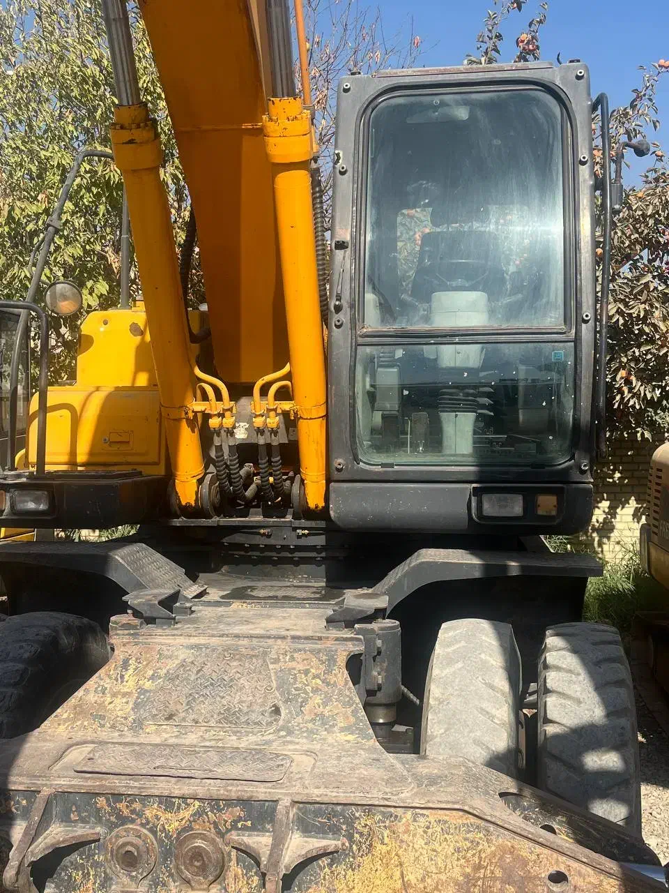 بیل مکانیکی۲۰۰لاستیکی|خودرو سنگین|اسلام‌شهر, ملک‌آباد|دیوار